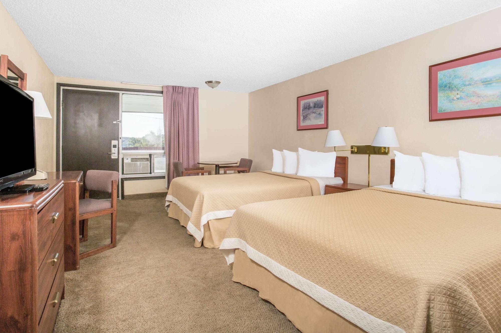 Days Inn By Wyndham ร็อกสปริงส์ ภายนอก รูปภาพ